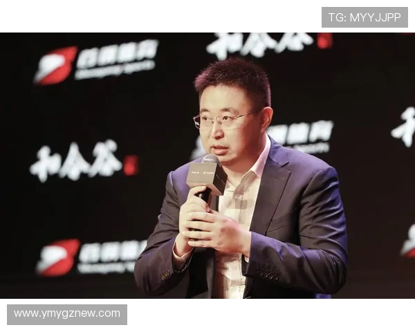 翟晓川荣幸为中网比赛挑边 展现跨界联动魅力助力赛事精彩